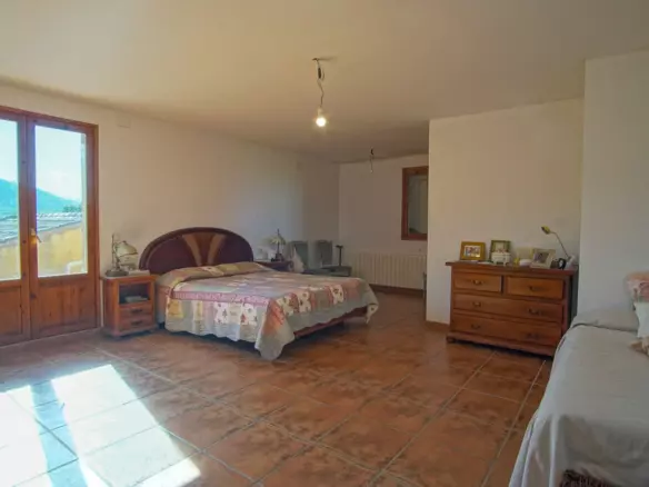 6-bedroom Villa In Pedreguer, Spain (361 M²)