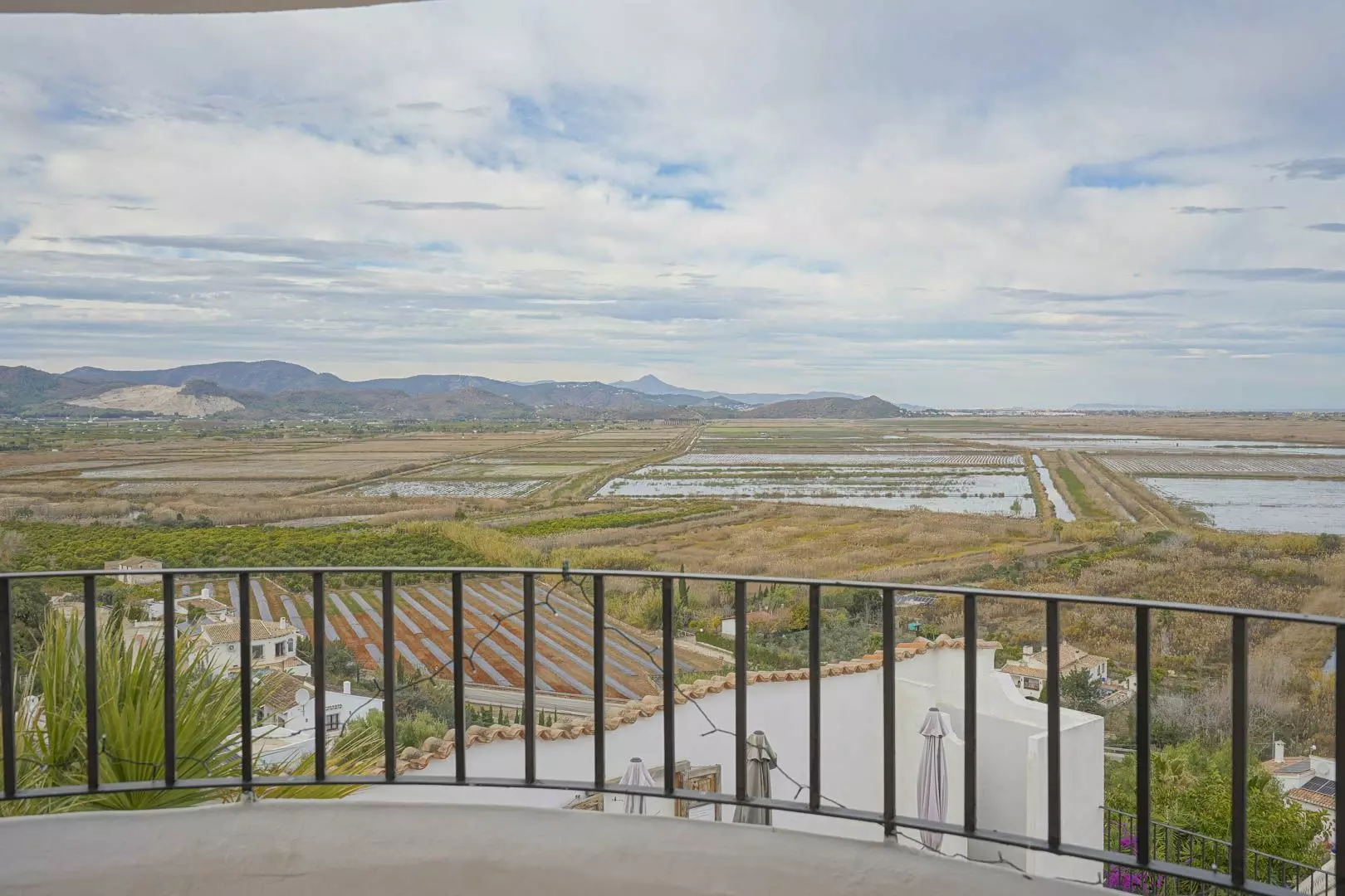 5-bedroom Villa In El Rafol D’almunia, Spain (307 M²)