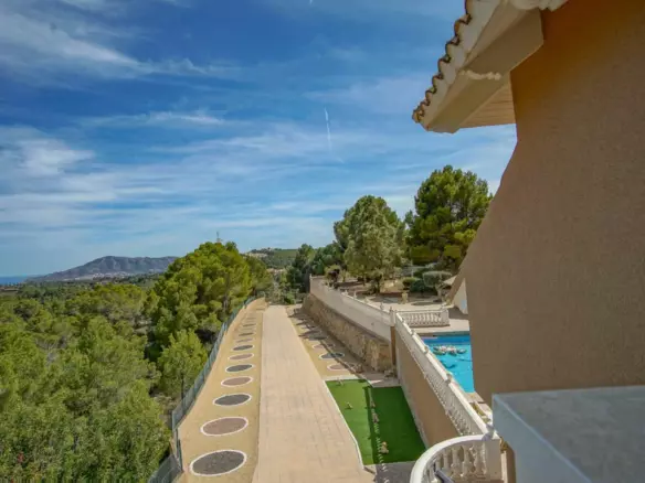 8-bedroom Villa In La Nucía, Spain (900 M²)