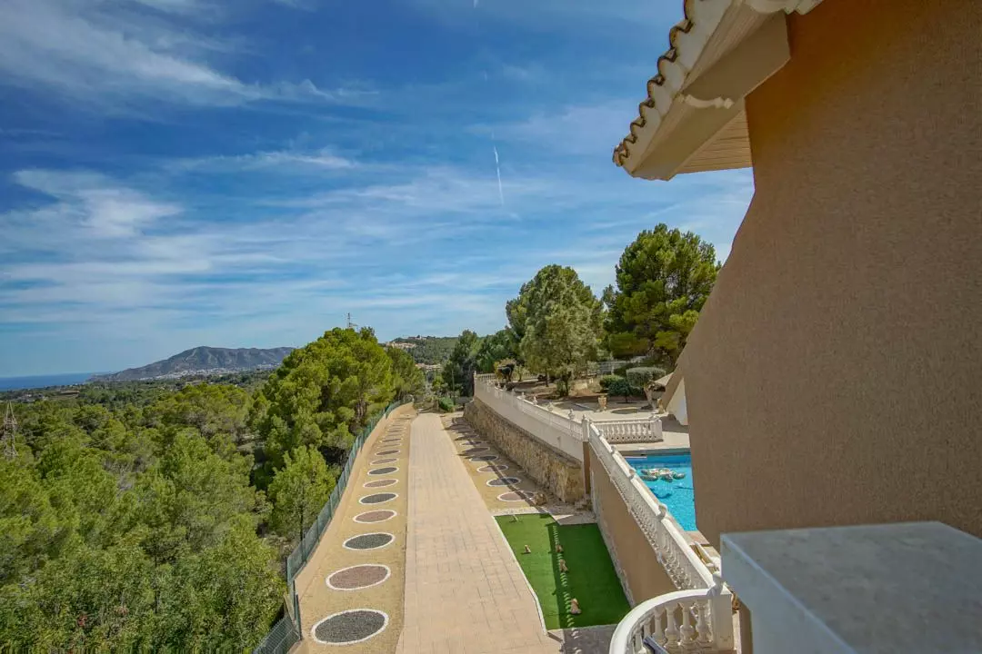 8-bedroom Villa In La Nucía, Spain (900 M²)
