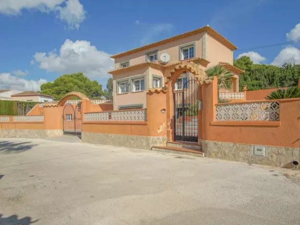 5-bedroom Villa In Calpe, Spain (345 M²)