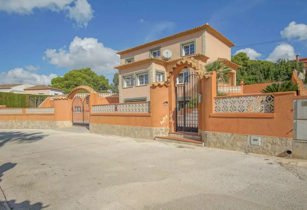 5-bedroom Villa In Calpe, Spain (345 M²)