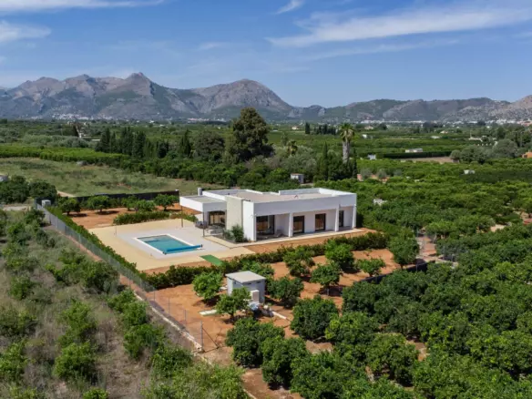 3-bedroom Villa In Pedreguer, Spain (225 M²)