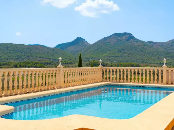 5-bedroom Villa In Jalon – Xalo, Spain (229 M²)