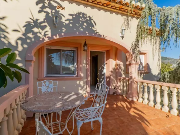 3-bedroom Villa In Jalon – Xalo, Spain (253 M²)
