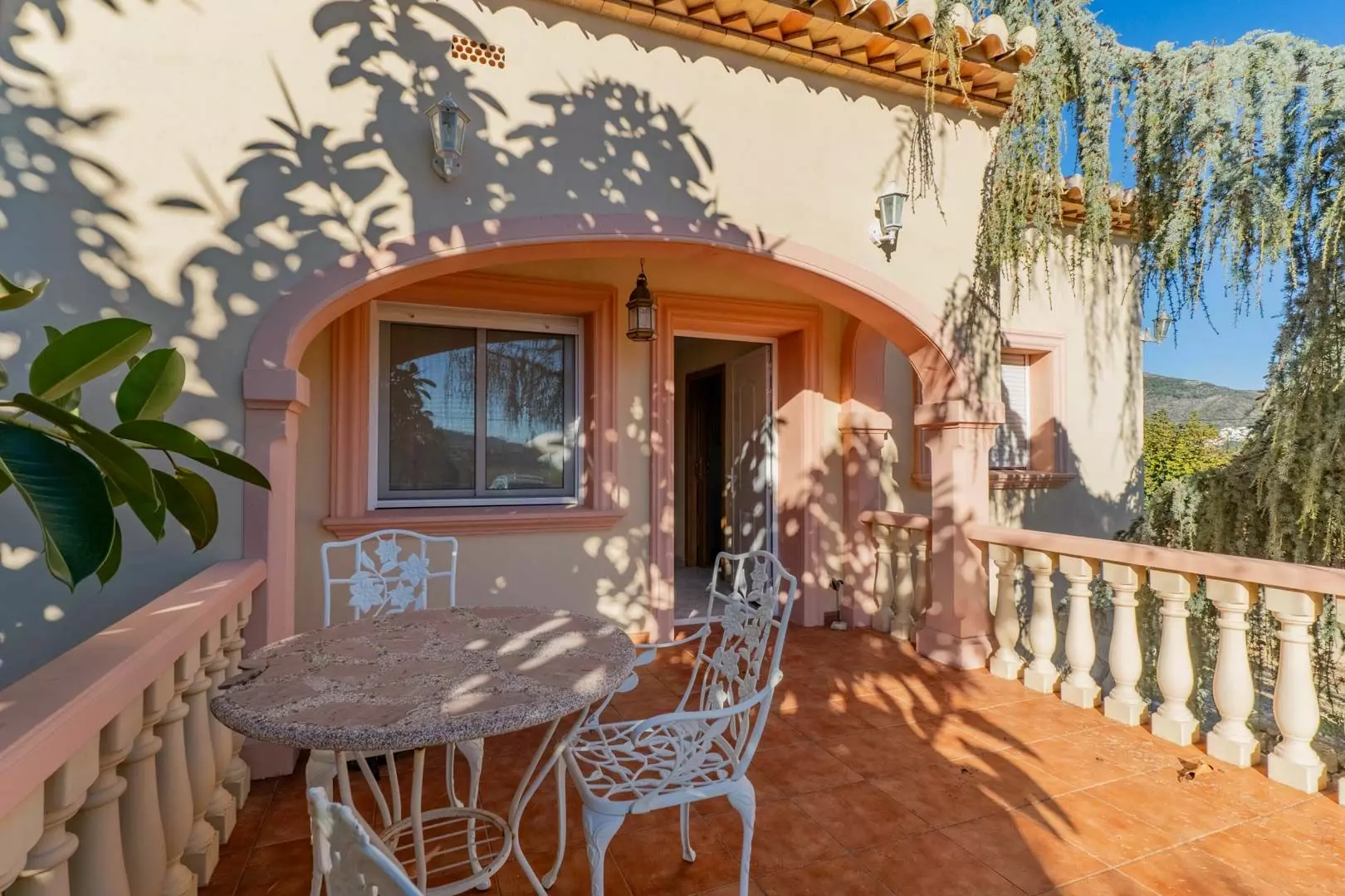 3-bedroom Villa In Jalon – Xalo, Spain (253 M²)