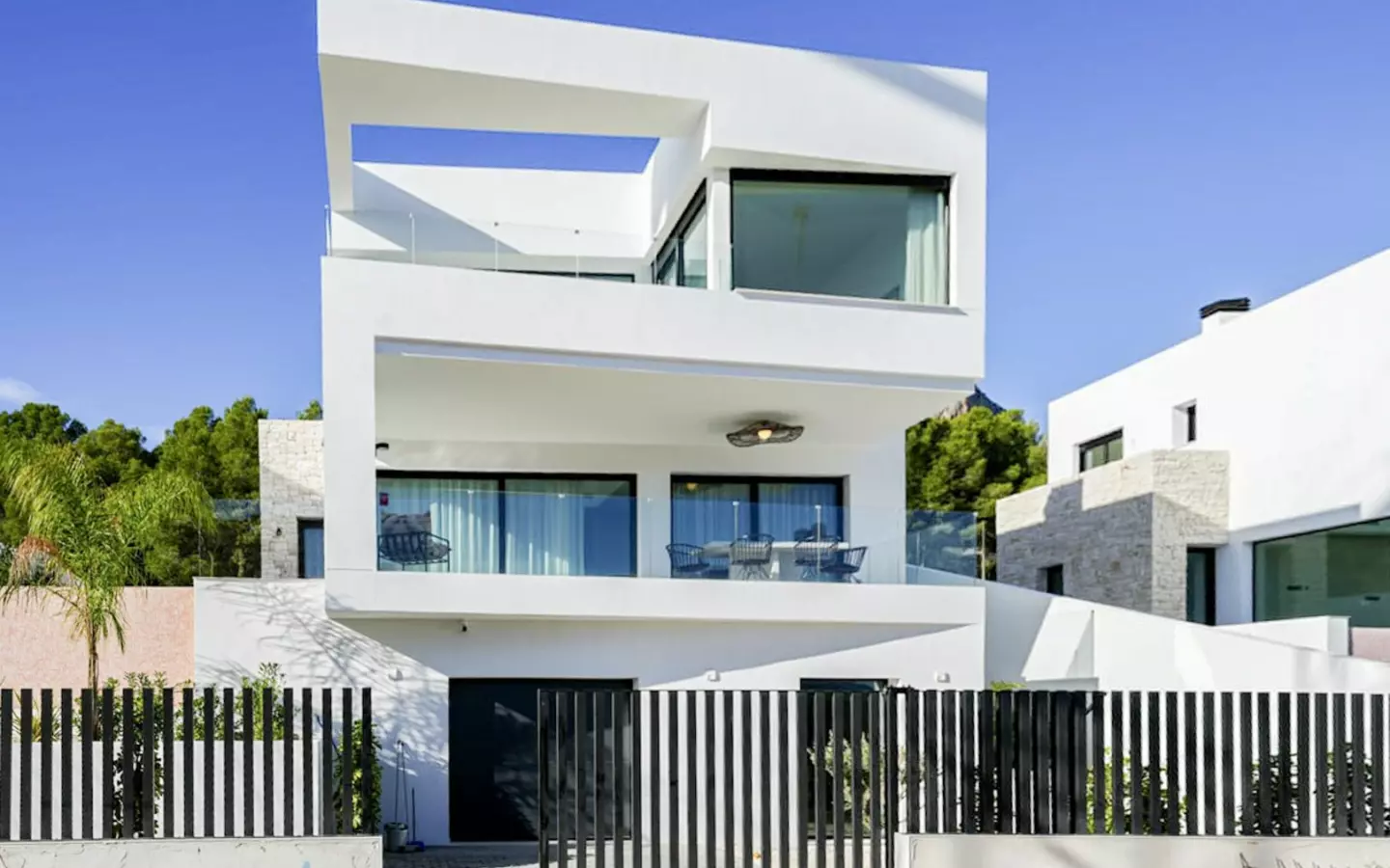 3-bedroom Villa In Polop, Spain (293 M²)