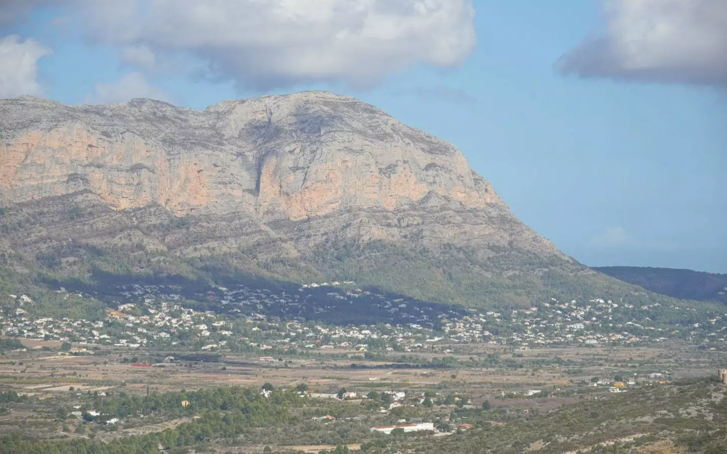 5-bedroom Villa In Pedreguer, Spain (392 M²)