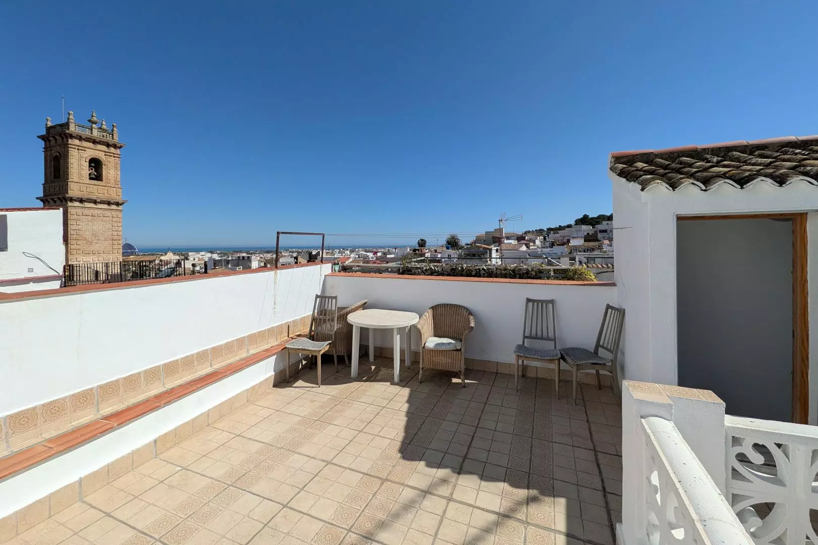 3-bedroom House In Oliva, Spain (289 M²)
