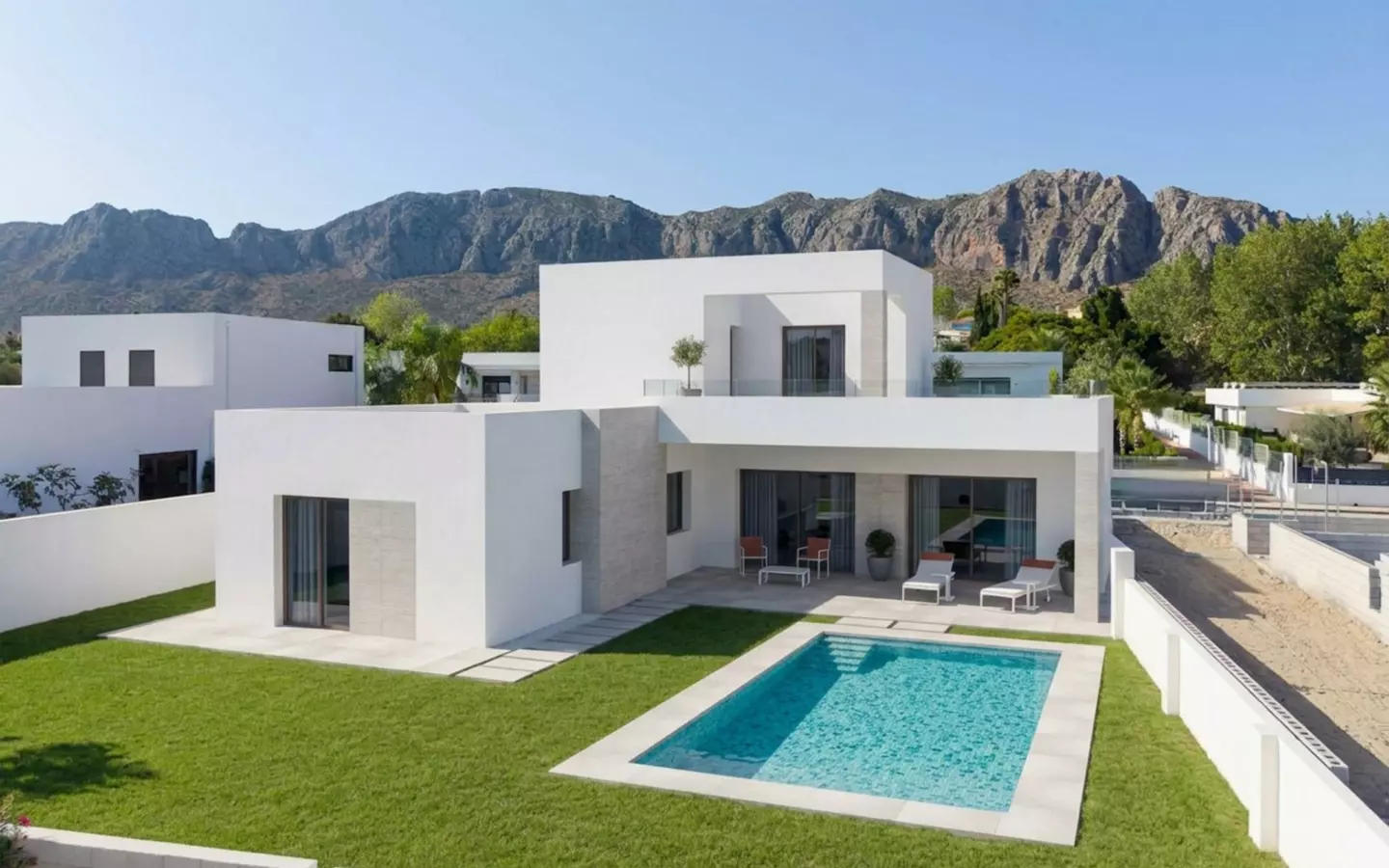 3-bedroom Villa In Beniarbeig, Spain (225 M²)