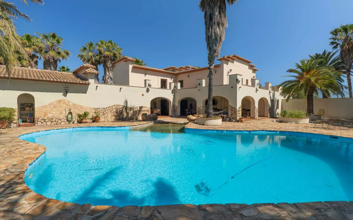 5-bedroom Villa In Ondara, Spain (1.025 M²)