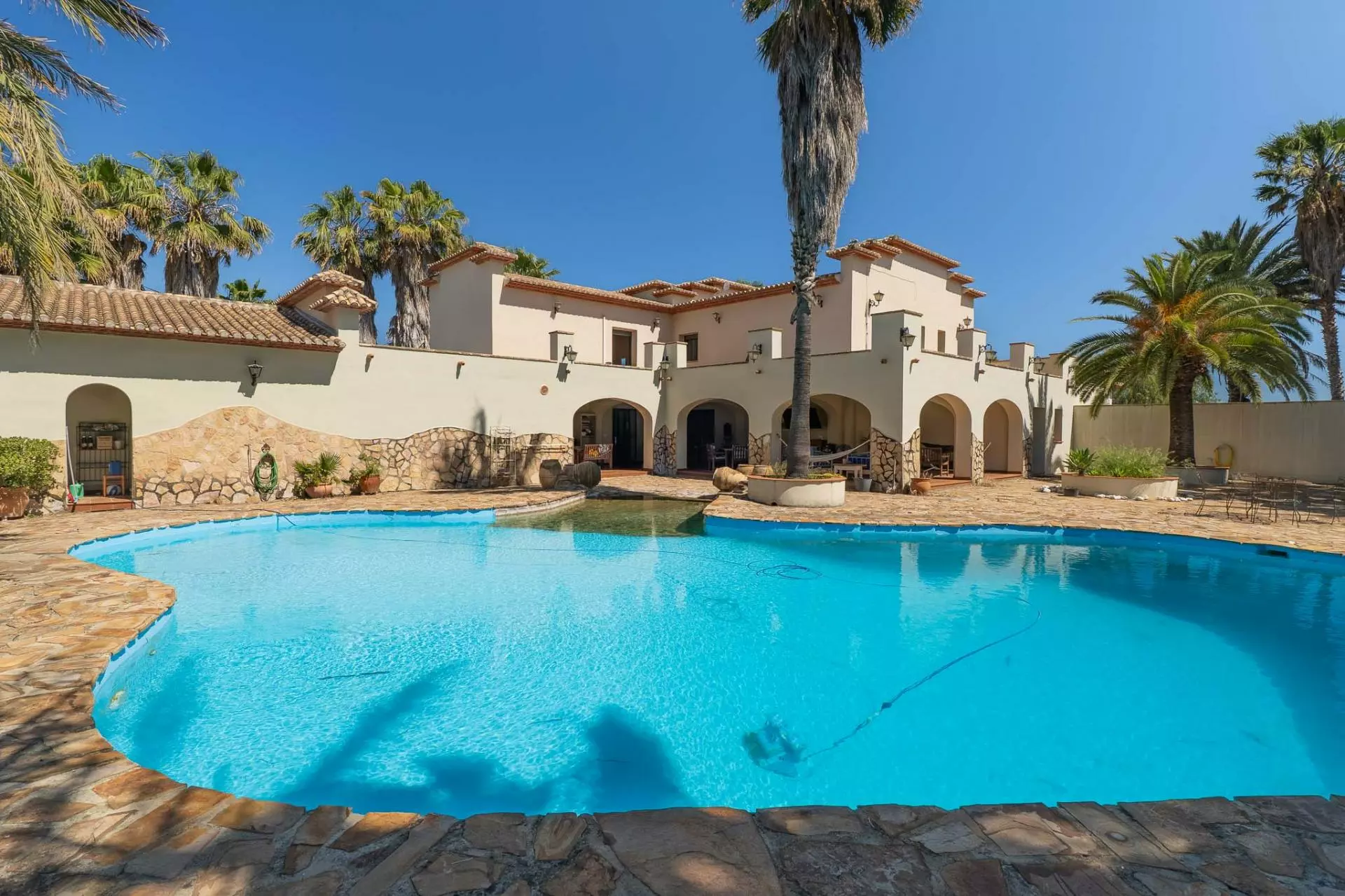 2-2-e29d45 5-bedroom Villa In Ondara, Spain (1.025 M²)