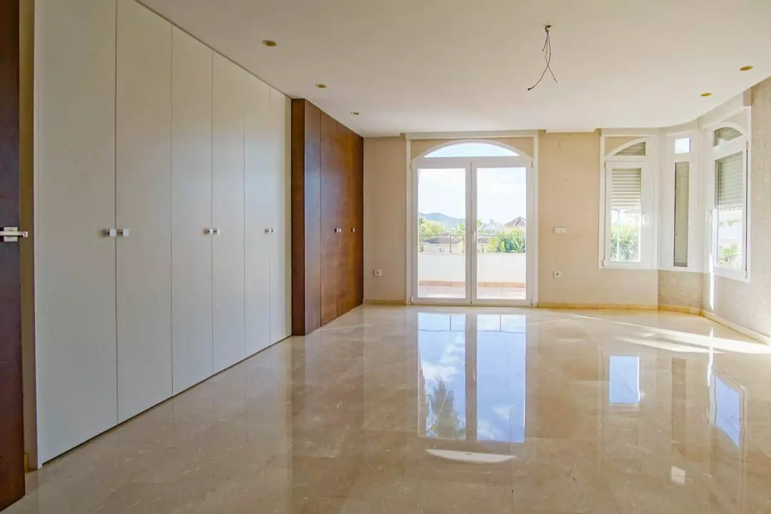5-bedroom Villa In L’alfas Del Pi, Spain (810 M²)