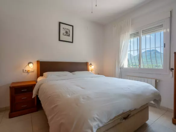 5-bedroom Villa In Jalon – Xalo, Spain (229 M²)
