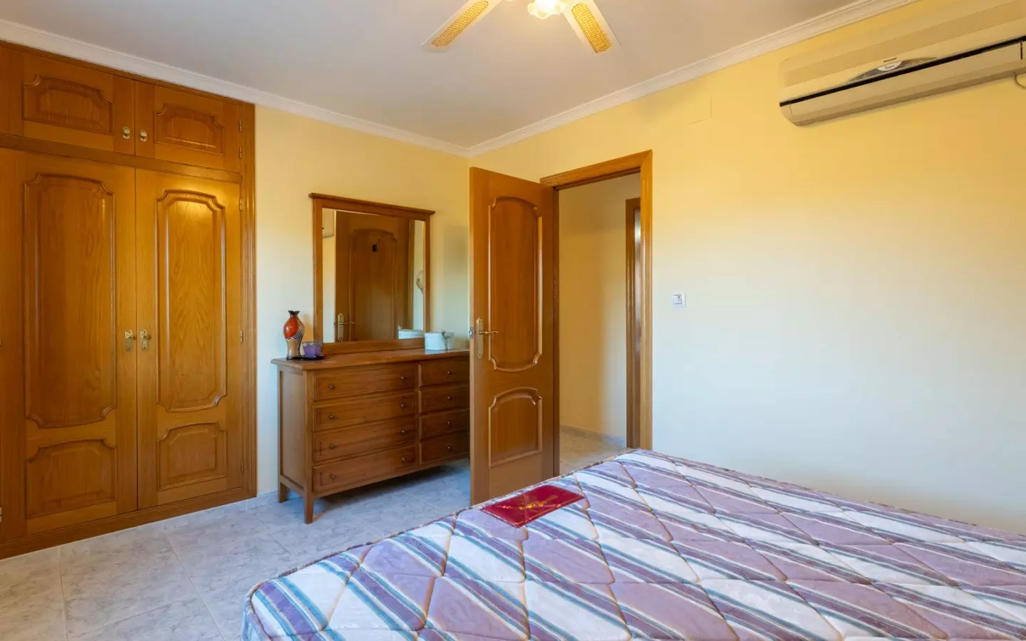 3-bedroom Villa In Jalon – Xalo, Spain (253 M²)