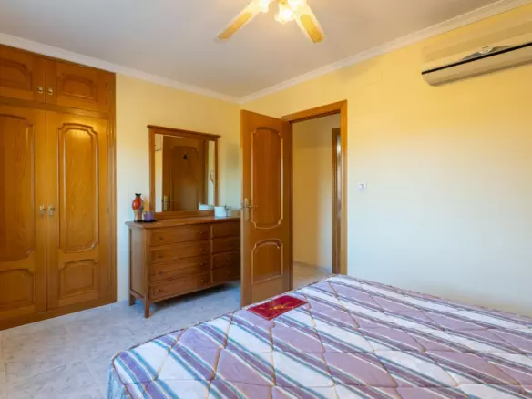 3-bedroom Villa In Jalon – Xalo, Spain (253 M²)