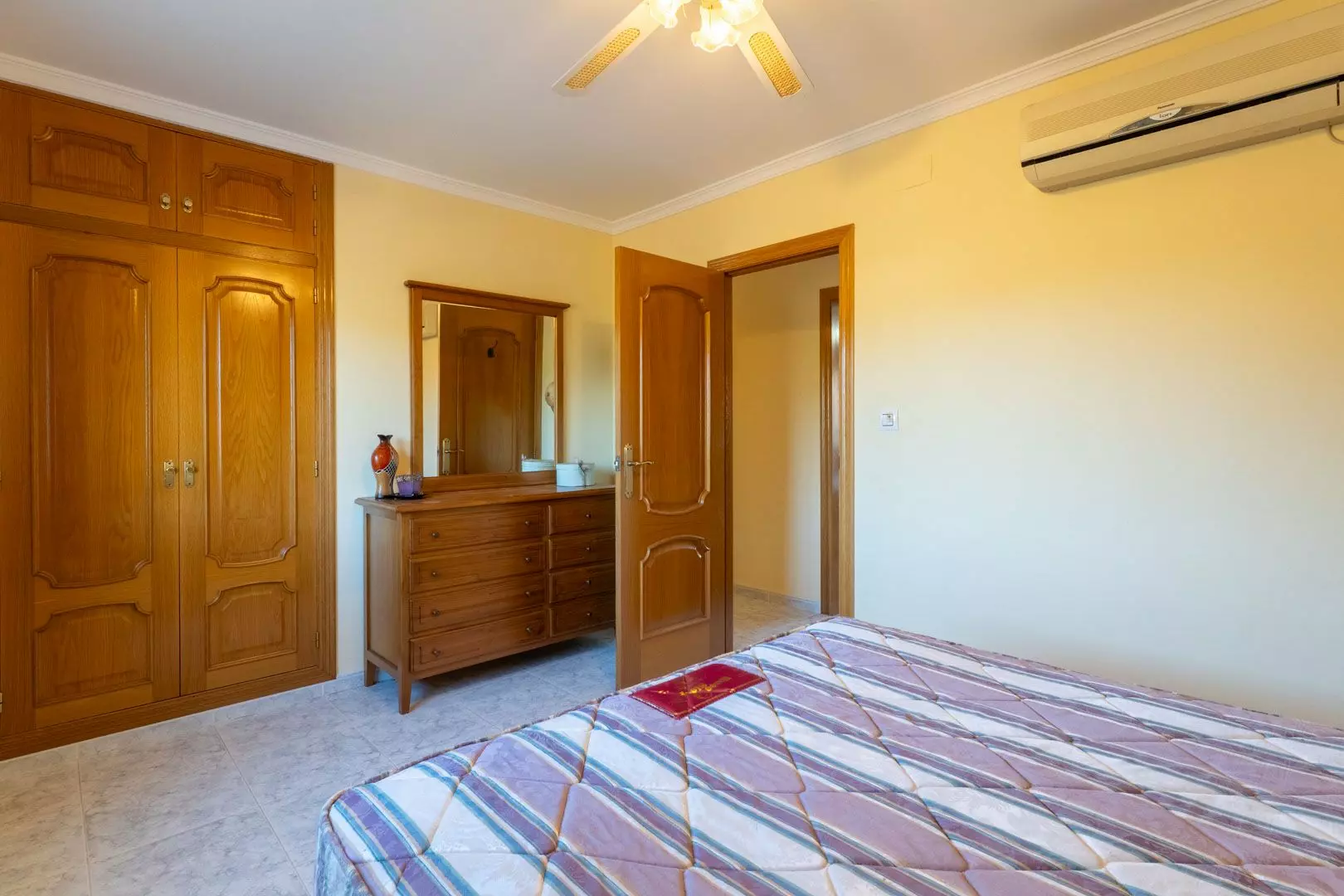 3-bedroom Villa In Jalon – Xalo, Spain (253 M²)