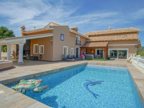 8-bedroom Villa In La Nucía, Spain (900 M²)