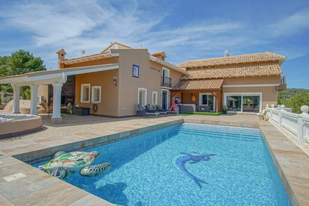 8-bedroom Villa In La Nucía, Spain (900 M²)
