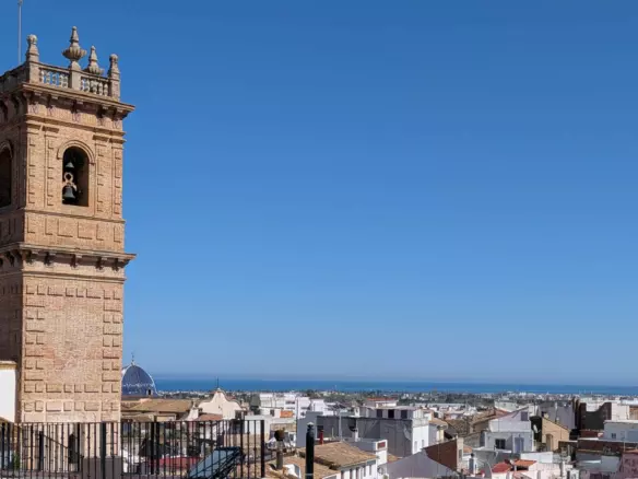 3-bedroom House In Oliva, Spain (289 M²)