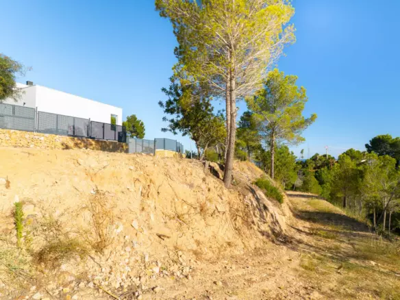 Plot In Altea, Spain (2.120 M² Plot)