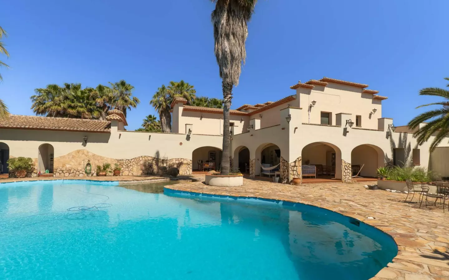 5-bedroom Villa In Ondara, Spain (1.025 M²)