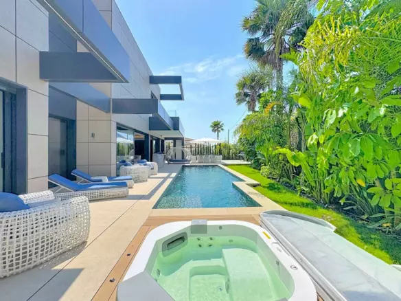 4-bedroom Villa In Calpe, Spain (346 M²)