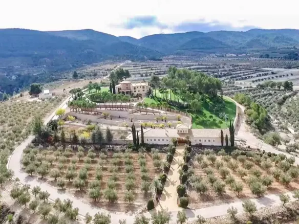 7-bedroom Villa In Penaguila, Spain (1.529 M²)