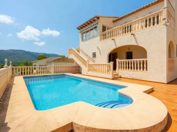 5-bedroom Villa In Jalon – Xalo, Spain (229 M²)