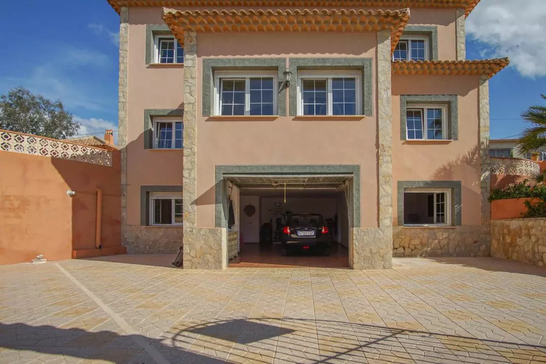 5-bedroom Villa In Calpe, Spain (345 M²)