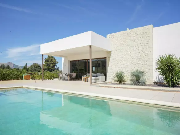 3-bedroom Villa In Pedreguer, Spain (225 M²)