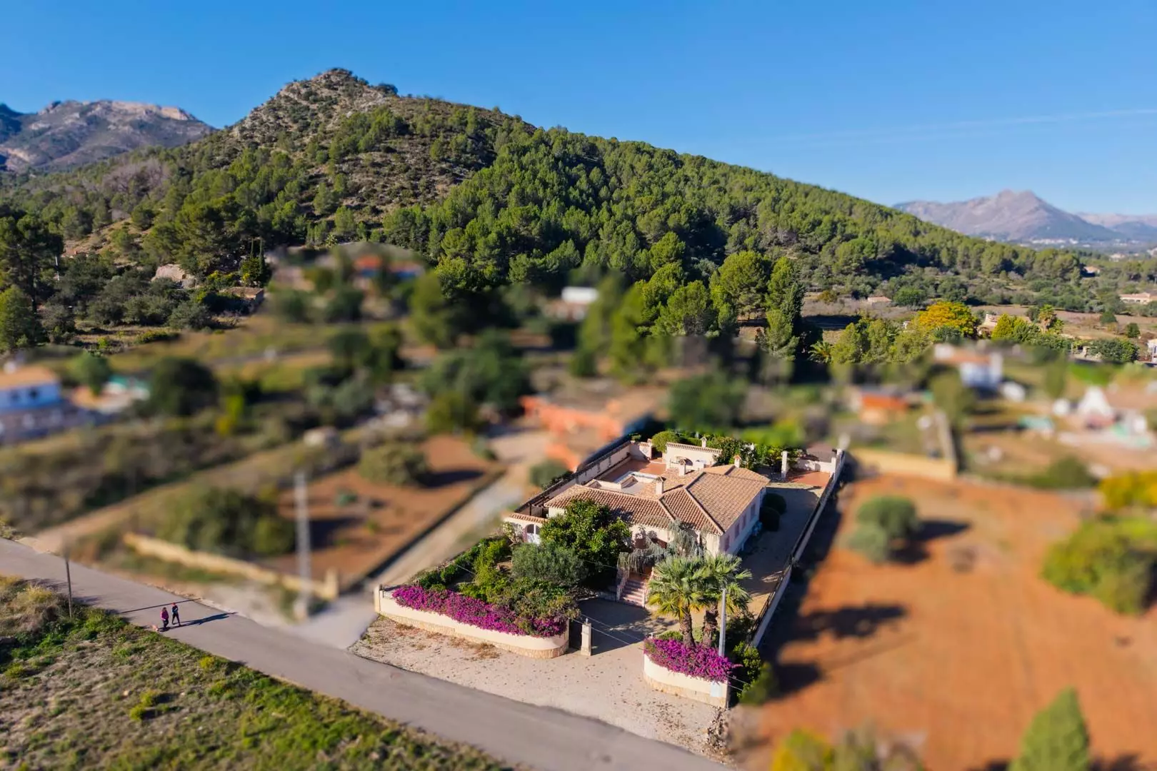 3-bedroom Villa In Jalon – Xalo, Spain (253 M²)