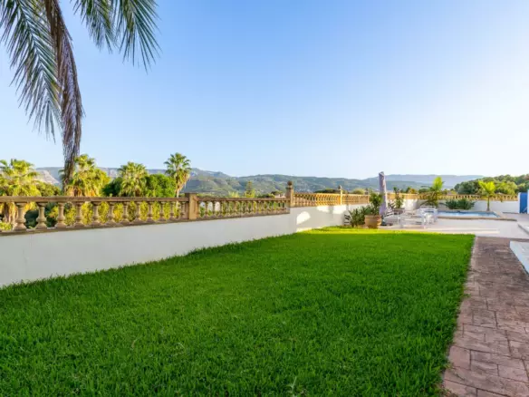 4-bedroom Villa In Beniarbeig, Spain (376 M²)