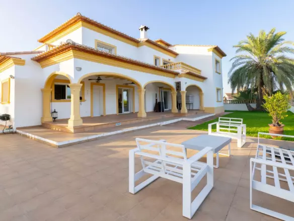 4-bedroom Villa In Beniarbeig, Spain (376 M²)