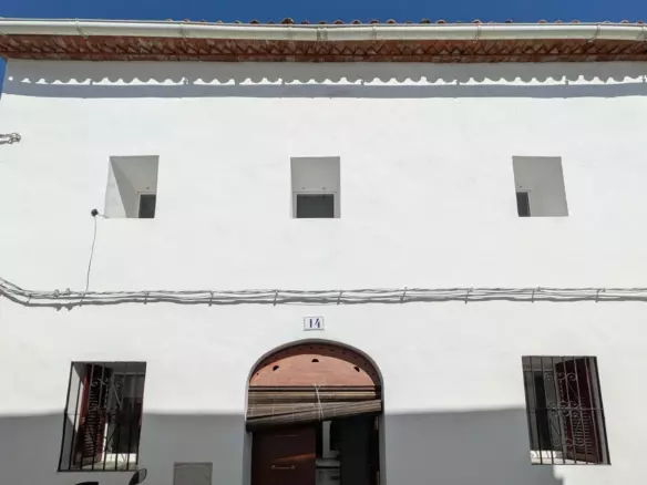 3-bedroom House In Oliva, Spain (289 M²)