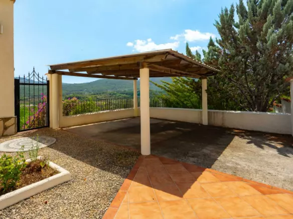 5-bedroom Villa In Jalon – Xalo, Spain (229 M²)