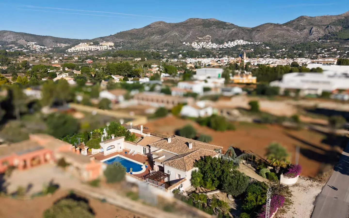 3-bedroom Villa In Jalon – Xalo, Spain (253 M²)