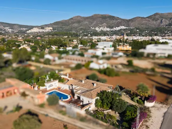 3-bedroom Villa In Jalon – Xalo, Spain (253 M²)