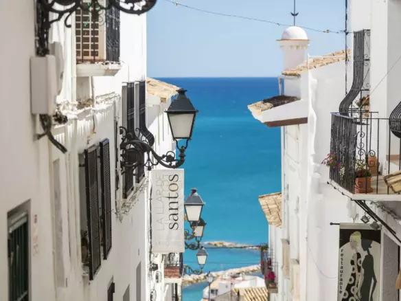 Plot In Altea, Spain (985 M² Plot)