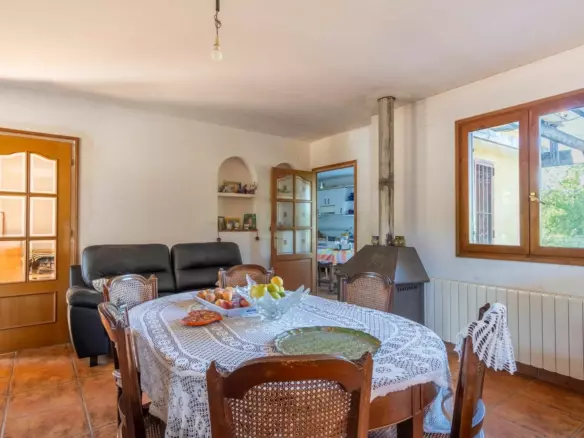 6-bedroom Villa In Pedreguer, Spain (361 M²)