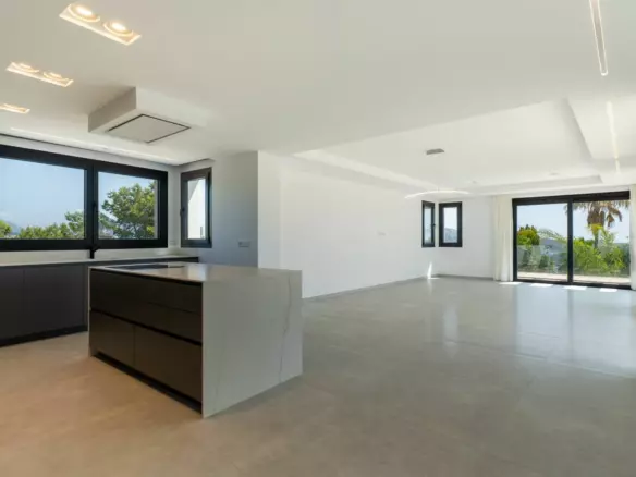3-bedroom Villa In Moraira, Spain (310 M²)