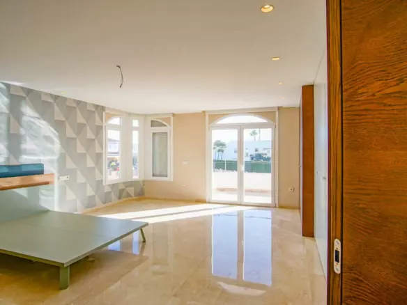 5-bedroom Villa In L’alfas Del Pi, Spain (810 M²)