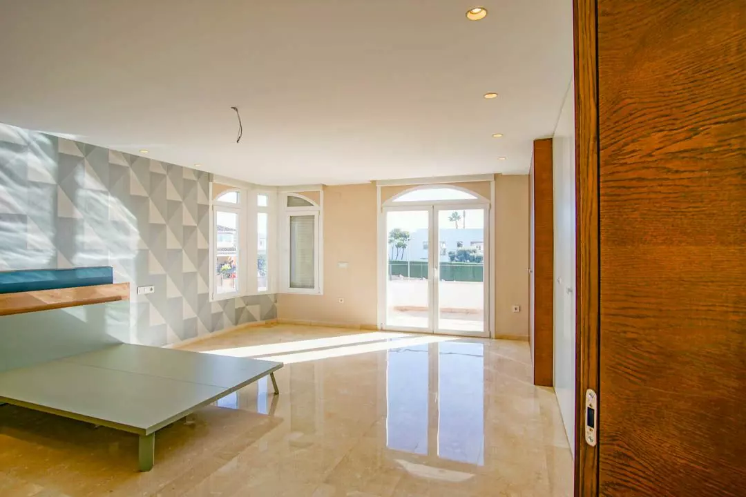 5-bedroom Villa In L’alfas Del Pi, Spain (810 M²)