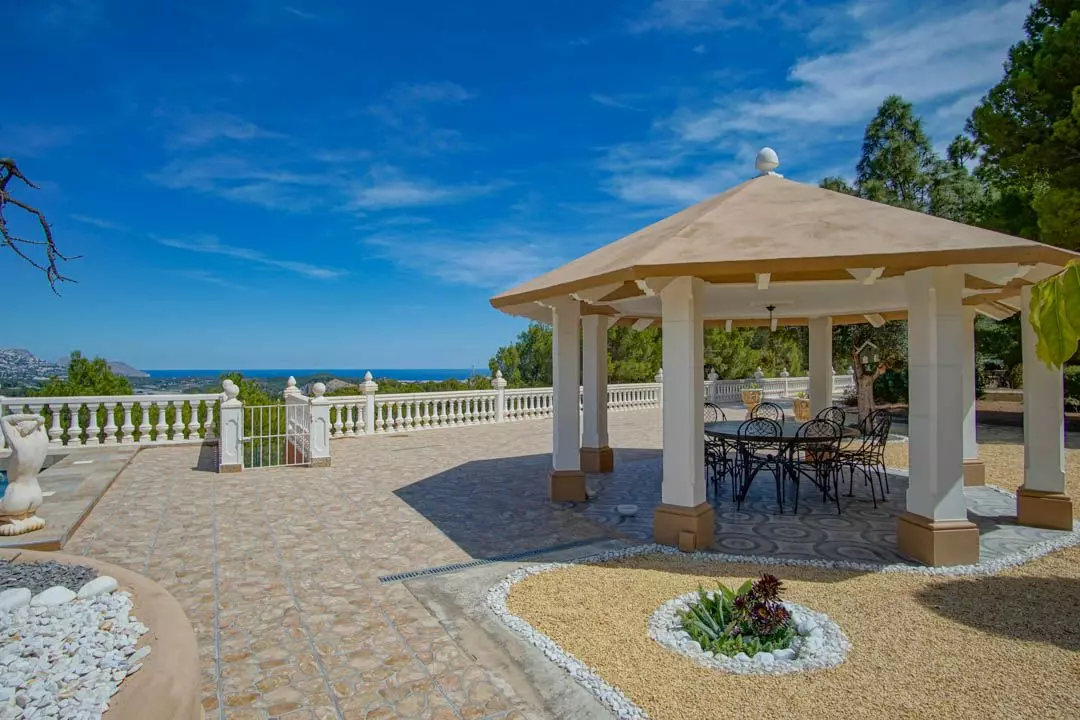 8-bedroom Villa In La Nucía, Spain (900 M²)