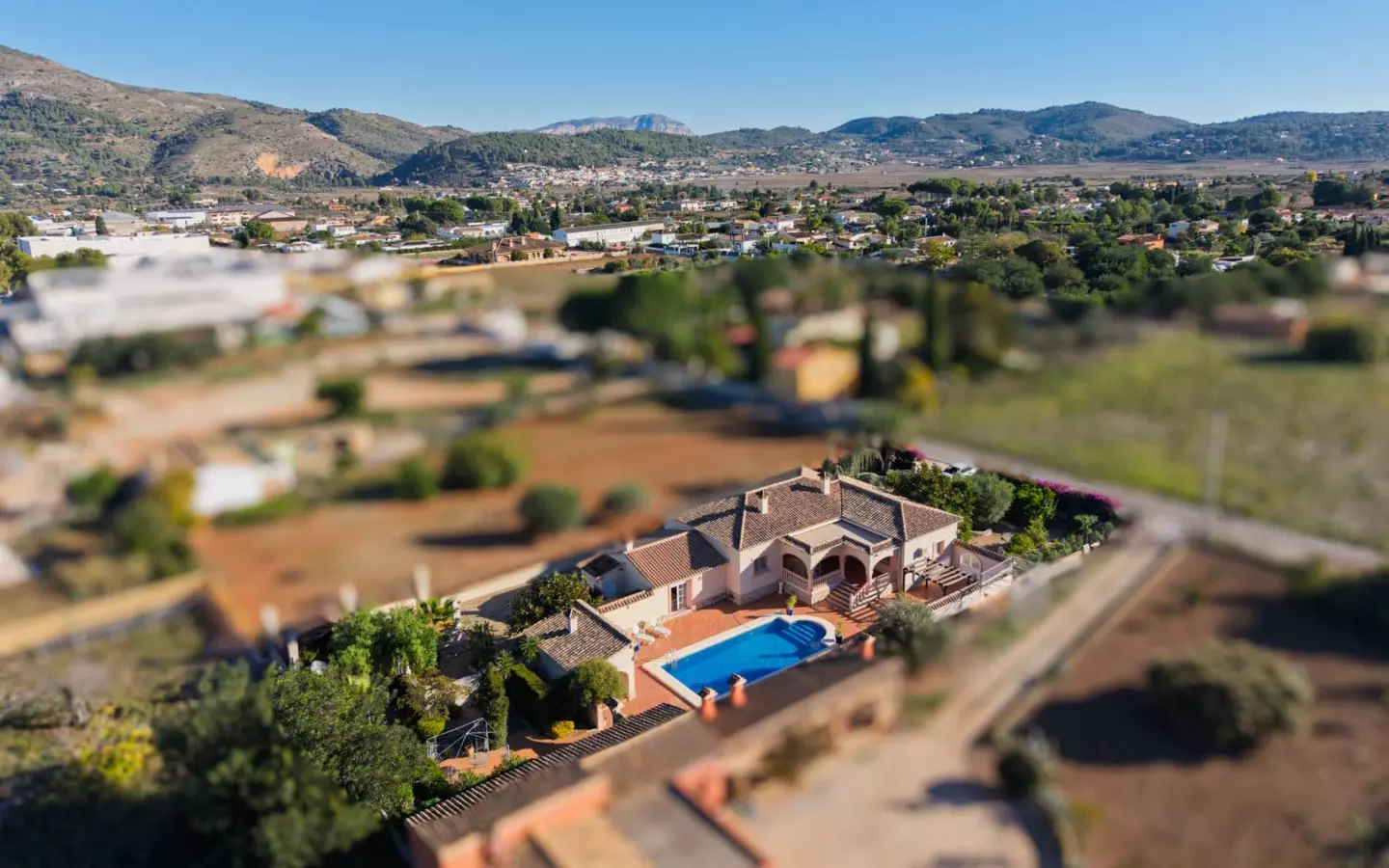 3-bedroom Villa In Jalon – Xalo, Spain (253 M²)