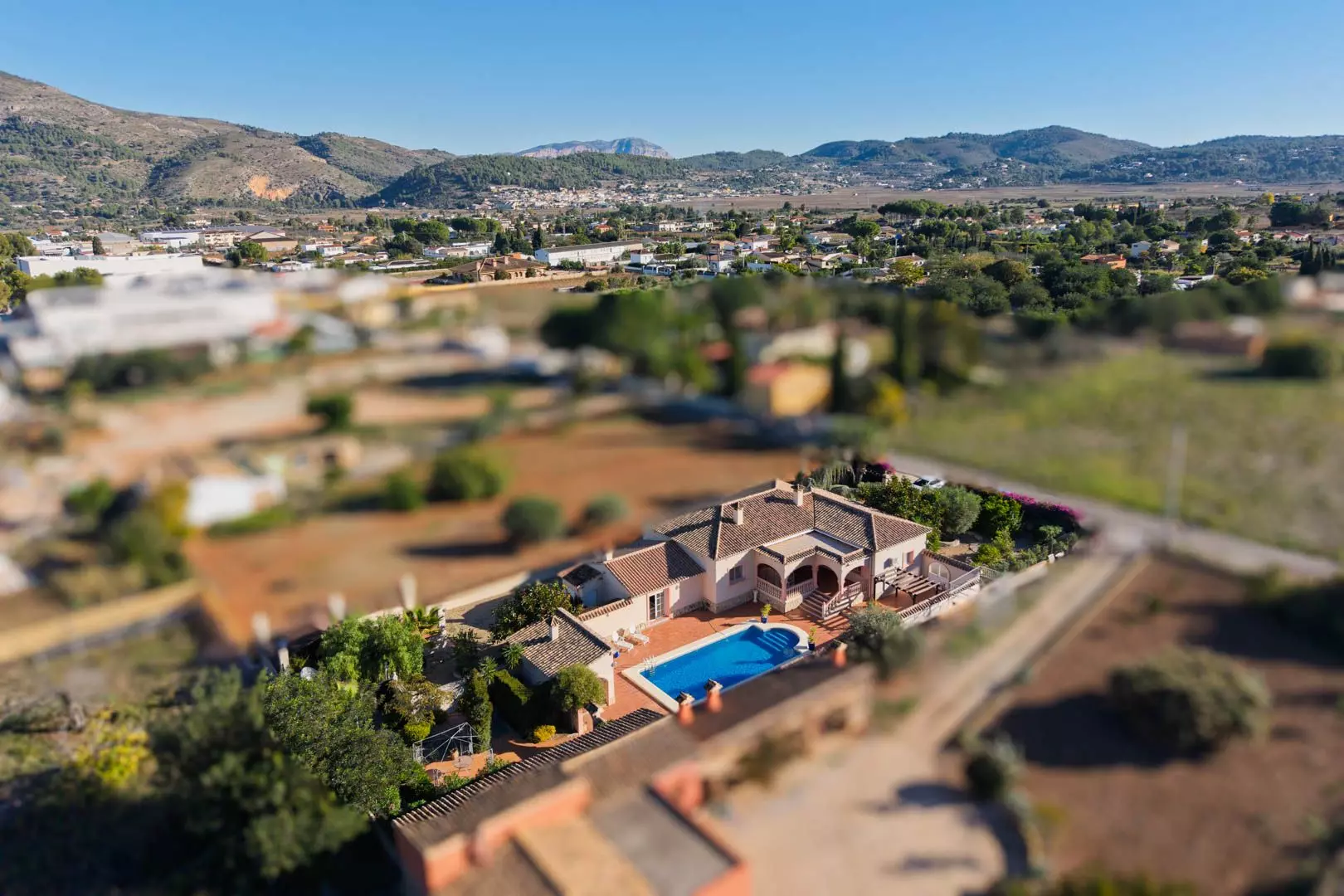 3-bedroom Villa In Jalon – Xalo, Spain (253 M²)