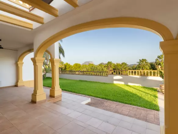 4-bedroom Villa In Beniarbeig, Spain (376 M²)