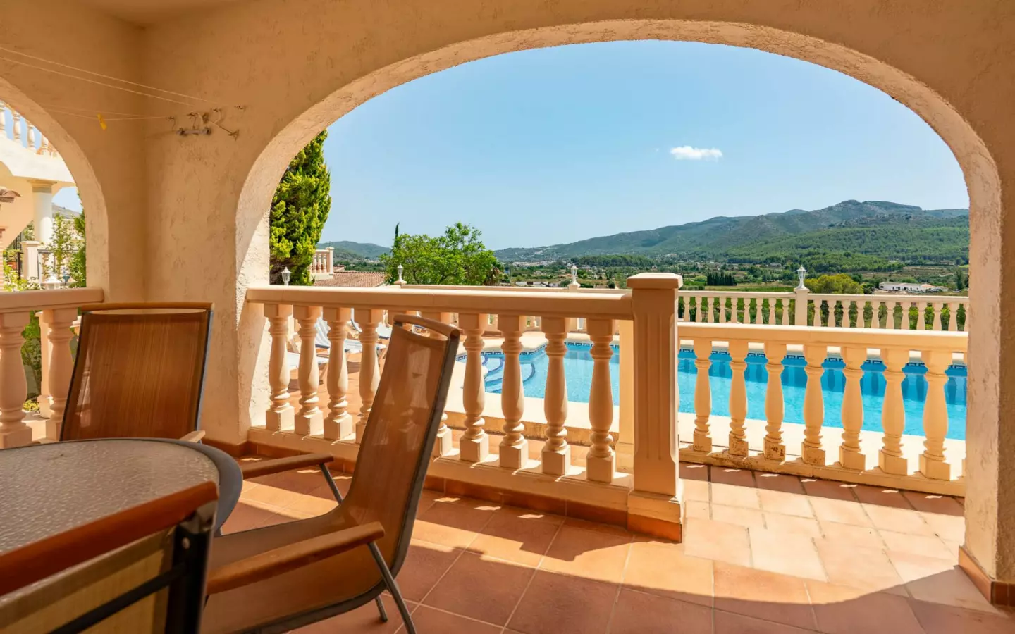 5-bedroom Villa In Jalon – Xalo, Spain (229 M²)