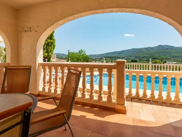 5-bedroom Villa In Jalon – Xalo, Spain (229 M²)
