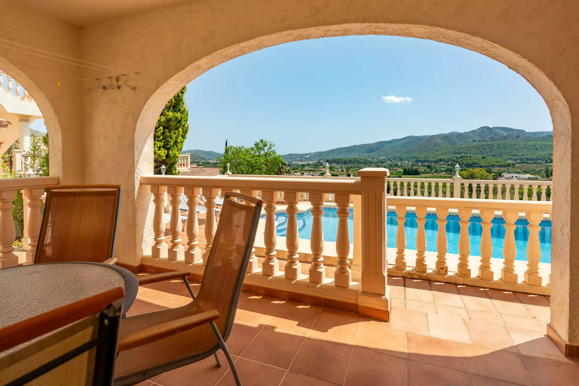 5-bedroom Villa In Jalon – Xalo, Spain (229 M²)